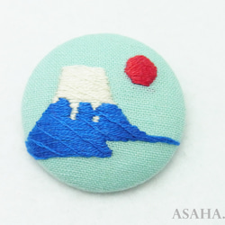 富士山の刺繍ブローチ 1枚目の画像