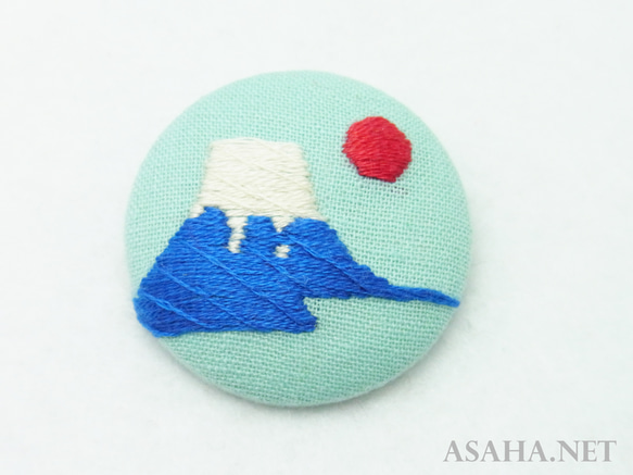 富士山の刺繍ブローチ 1枚目の画像