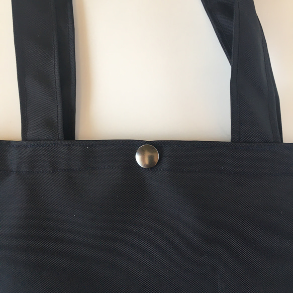 大人気！再々販です☺︎素敵定番エコバッグ　ポケット付き　黒無地✴︎撥水ナイロン地コンパクト収納カラビナ付✴︎ 3枚目の画像
