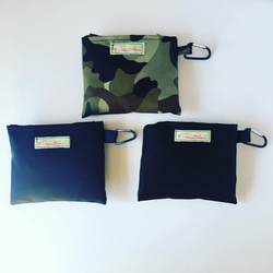 大人気！再々販です☺︎素敵定番エコバッグ　ポケット付き　黒無地✴︎撥水ナイロン地コンパクト収納カラビナ付✴︎ 8枚目の画像