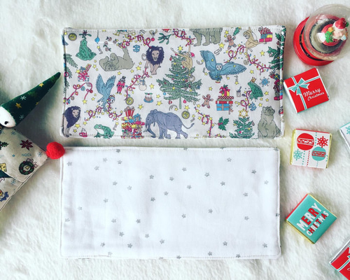 リバティ　ハンドメイド　ハンカチ　リバティクリスマス　ブラック系 リバティ ハンドメイド ハンカチ リバティクリスマス ブラック系