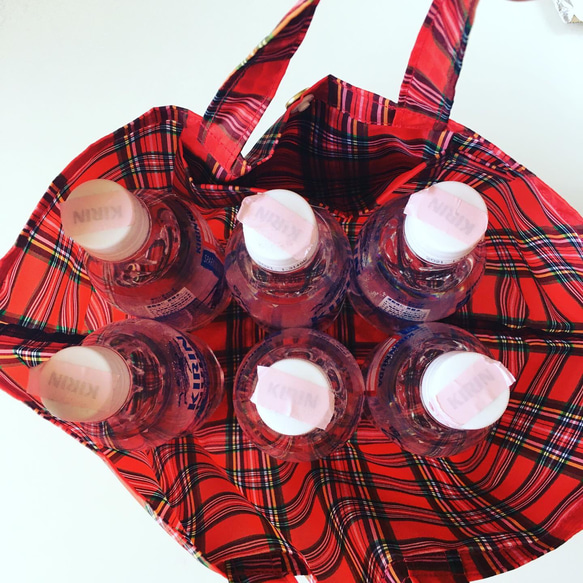 大人気！再再々販可愛いエコバッグ　ミニトート　撥水地　タータンチェック赤ロイヤルステュワート　コンパクト　収納カラビナ付 3枚目の画像