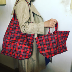 大人気！再再々販可愛いエコバッグ　ミニトート　撥水地　タータンチェック赤ロイヤルステュワート　コンパクト　収納カラビナ付 8枚目の画像