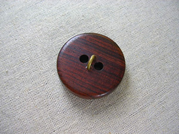 ヘアゴム　キングウッドのボタン 2枚目の画像