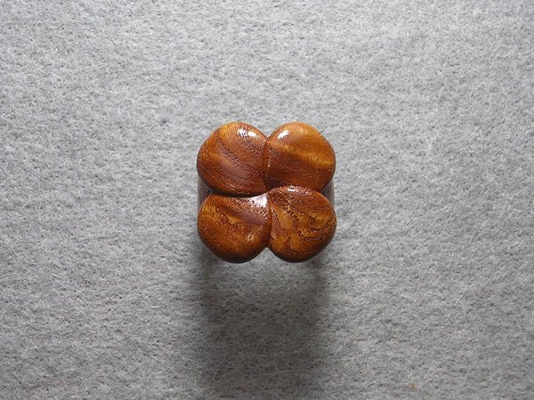 四つ葉のウッドリング