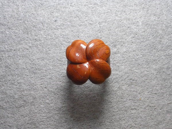 四つ葉のウッドリング