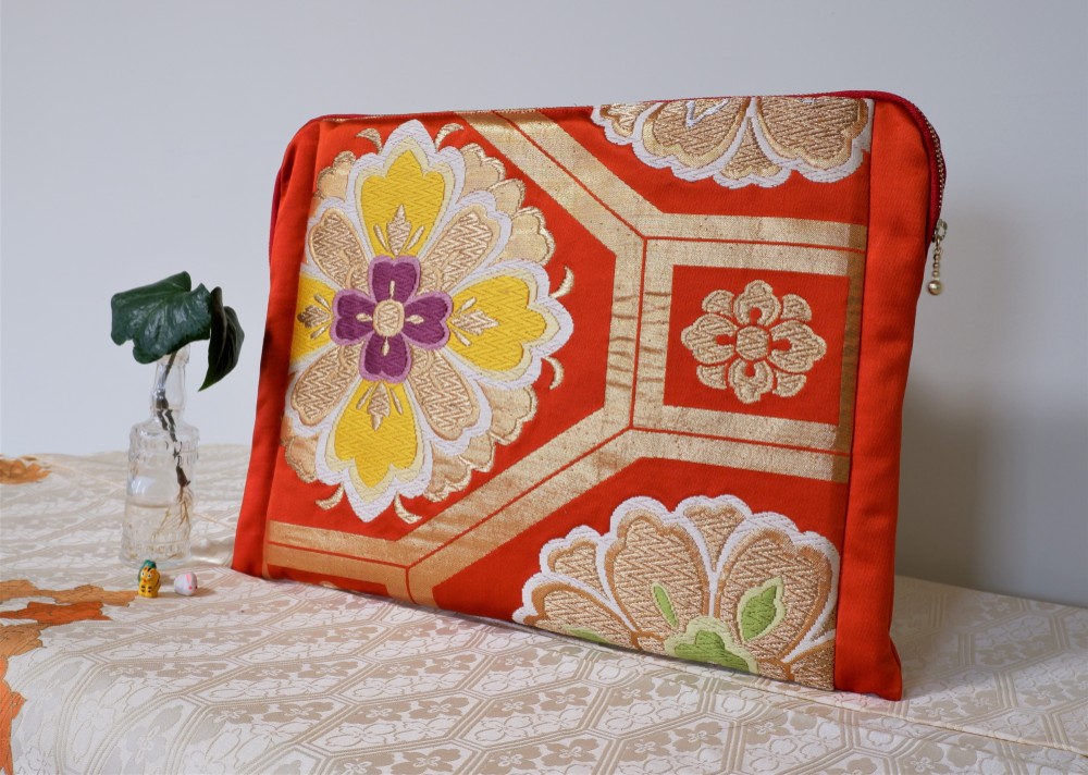 PCバッグ　13インチまでOK!　帯リメイク　オレンジ　唐花　亀甲クラッチ　A4　バックinバック