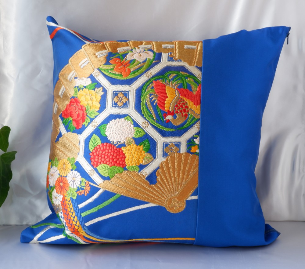 着物クッションカバー大　青　扇　鳥　シルクの美しい光沢　着物リメイク　帯　アップサイクル