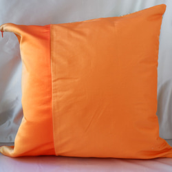 着物クッションカバー大　オレンジ　菊　立涌　シルクの美しい光沢　着物リメイク　帯　アップサイクル 3枚目の画像