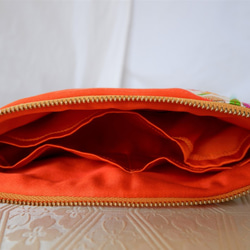 KIMONOポーチ　オレンジ　唐花　亀甲　ポケット2か所　シルクの美しい光沢　着物リメイク　帯　アップサイクル 5枚目の画像
