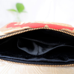 KIMONOポーチ　黒　橘　菊　ポケット2カ所　シルクの美しい光沢　着物リメイク　帯　アップサイクル 7枚目の画像