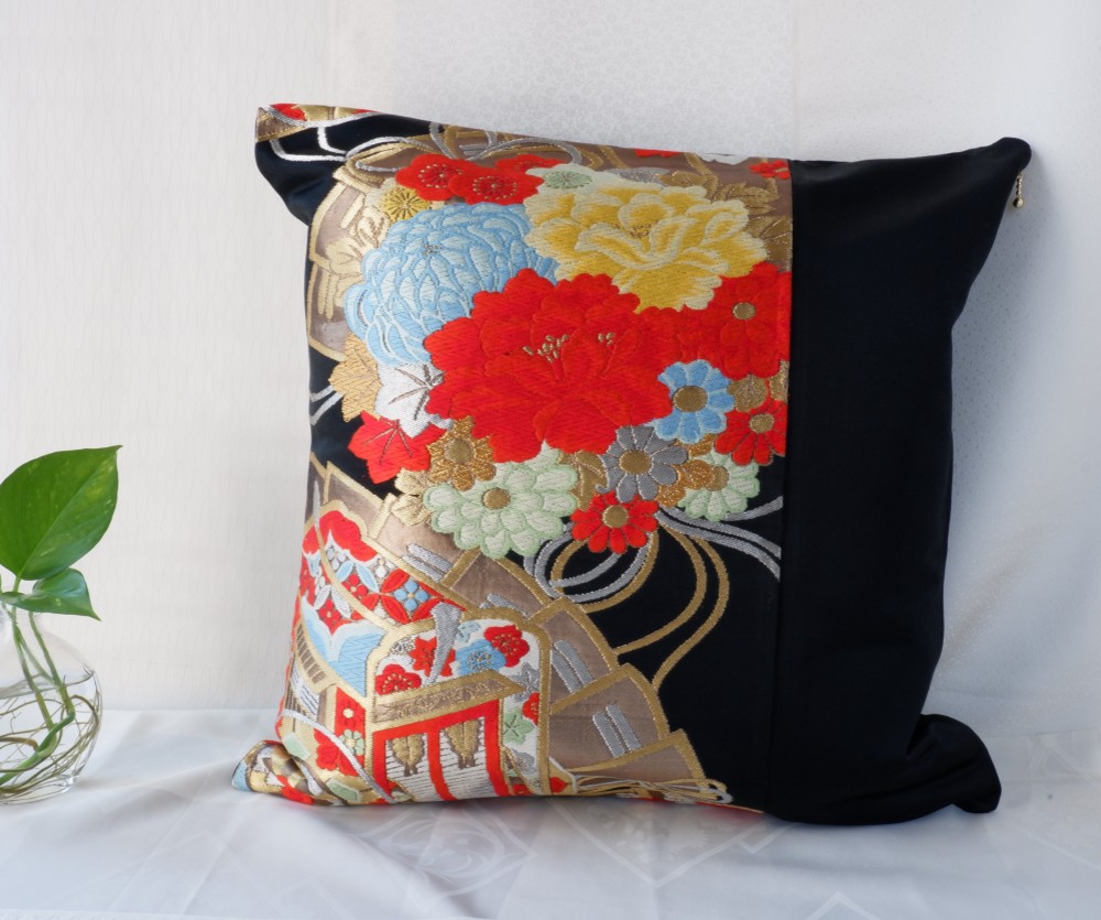 【完売】ラスト2点!!大人気!!金泊正絹袋帯リメイククッションカバー k-045】45×45cm用/和柄クッションカバー/鶴小花文様・正絹