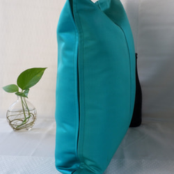KIMONOクッションカバー　大　緑　牡丹　シルクの美しい光沢　着物リメイク　帯　アップサイクル 3枚目の画像