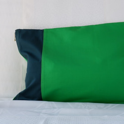 KIMONOクッションカバー　中　緑　熨斗　シルクの美しい光沢　着物リメイク　帯　アップサイクル 2枚目の画像