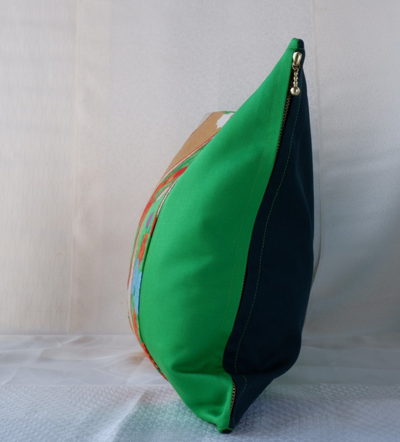 KIMONOクッションカバー　中　緑　熨斗　シルクの美しい光沢　着物リメイク　帯　アップサイクル 3枚目の画像
