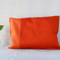 着物クッションカバー　中　オレンジ　花窓　シルクの美しい光沢　着物リメイク　帯　アップサイクル 3枚目の画像