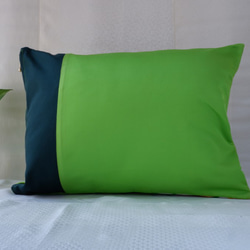 KIMONOクッションカバー　中　緑　花輪　青海波　七宝　菊　桐　シルクの美しい光沢　着物リメイク　帯　アップサイクル 3枚目の画像
