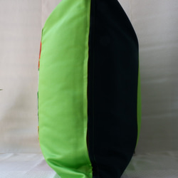 KIMONOクッションカバー　中　緑　花輪　青海波　七宝　菊　桐　シルクの美しい光沢　着物リメイク　帯　アップサイクル 4枚目の画像