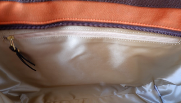 着物トートバッグ　本革　ベージュ　唐花　立涌　シルクの美しい光沢　着物リメイク　帯　アップサイクル　リメイク 5枚目の画像