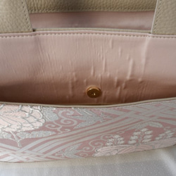 着物トートバッグ　本革　ピンク　オナガドリ　シルクの美しい光沢　着物リメイク　帯　アップサイクル　リメイク 8枚目の画像