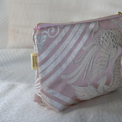 KIMONOポーチ　ピンク　オナガドリ　ポケット2カ所　シルクの美しい光沢　着物リメイク　帯　アップサイクル 4枚目の画像