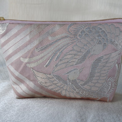 KIMONOポーチ　ピンク　オナガドリ　ポケット2カ所　シルクの美しい光沢　着物リメイク　帯　アップサイクル 5枚目の画像