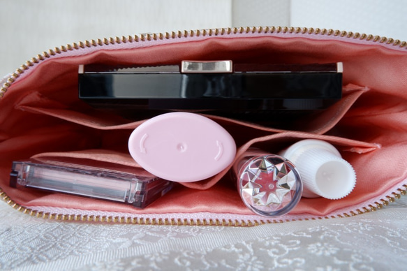 KIMONOポーチ　ピンク　オナガドリ　ポケット2カ所　シルクの美しい光沢　着物リメイク　帯　アップサイクル 7枚目の画像