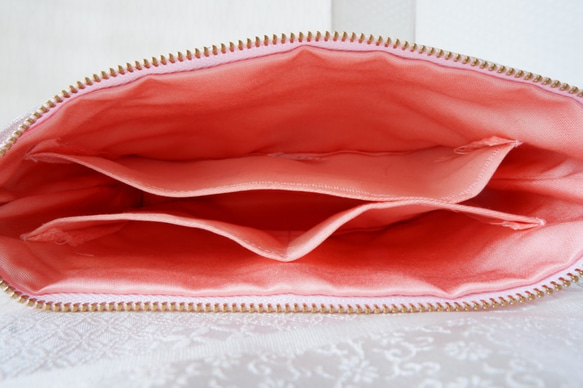 KIMONOポーチ　ピンク　オナガドリ　ポケット2カ所　シルクの美しい光沢　着物リメイク　帯　アップサイクル 8枚目の画像