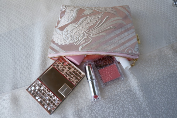 KIMONOポーチ　ピンク　オナガドリ　ポケット2カ所　シルクの美しい光沢　着物リメイク　帯　アップサイクル 9枚目の画像