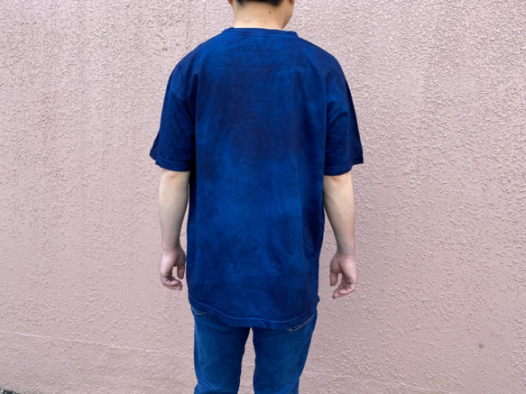 オールシーズンに活躍！藍染め唐松絞りTシャツ濃淡染め技法 Lサイズ 男女兼用『一点物』 3枚目の画像