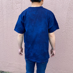 オールシーズンに活躍！藍染め唐松絞りTシャツ濃淡染め技法 Mサイズ 男女兼用『一点物』 2枚目の画像