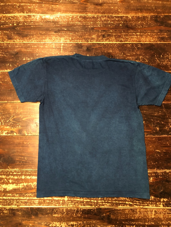 オールシーズンに活躍！藍染めTシャツ Sサイズ 型染め「青海波」模様 『一品物』男女兼用 2枚目の画像