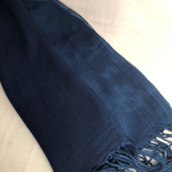 藍染め 濃淡染め 綿ガーゼストール大判 185cm×60cm 『一品物』 2枚目の画像