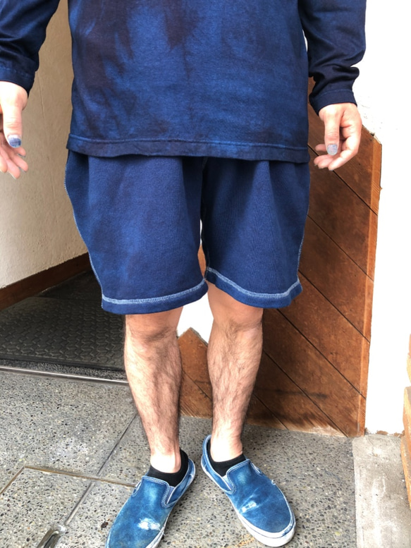 日頃の感謝を込めてお得なお値段で！！藍染めスウェットハーフパンツ  濃淡染め技法　男女兼用 2枚目の画像