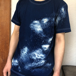 オールシーズンに活躍！藍染め厚地ポケット付きTシャツ Sサイズ オーロラ抜染 男女兼用『一点物』 2枚目の画像