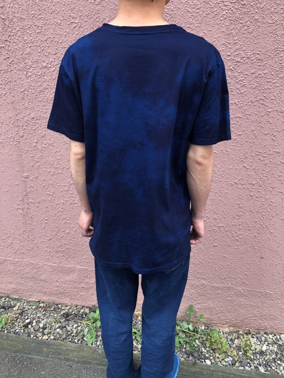 オールシーズンに活躍！藍染めVネックTシャツ Lサイズ 濃淡染め技法 男女兼用『一点物』パターン2 3枚目の画像