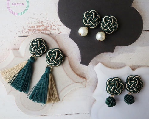 緑とベージュ 水引の和風なお花とタッセルと○のピアス