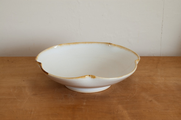 白梅型大鉢（金ふち） 2枚目の画像