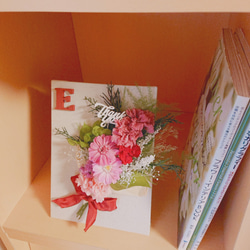 【あと1点】カーネーションの花束フラワーボード♪お母さまのイニシャル付！母の日フラワーギフト・スワッグ・ブーケ 7枚目の画像