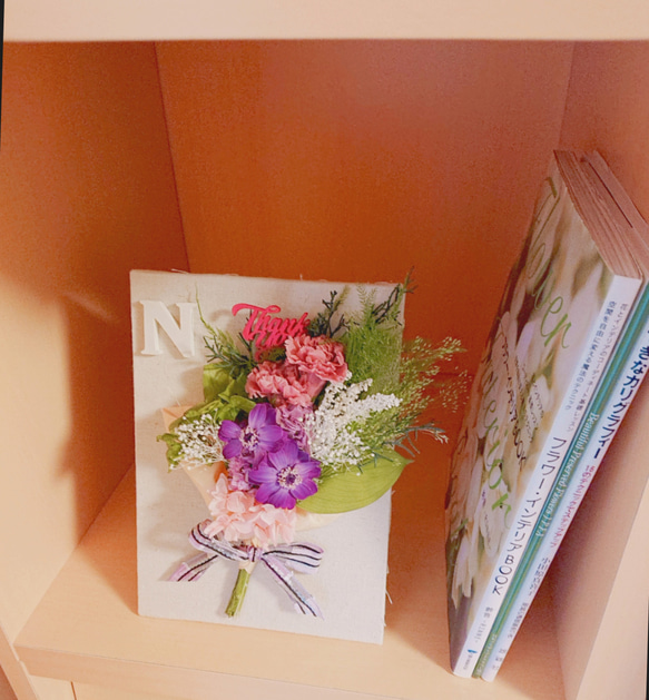 【あと1点】カーネーションの花束フラワーボード♪お母さまのイニシャル付！母の日フラワーギフト・スワッグ・ブーケ 7枚目の画像