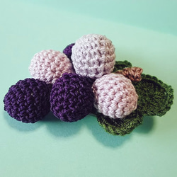 ブドウの手編みブローチ purple 2枚目の画像