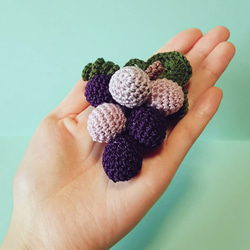 ブドウの手編みブローチ purple 4枚目の画像