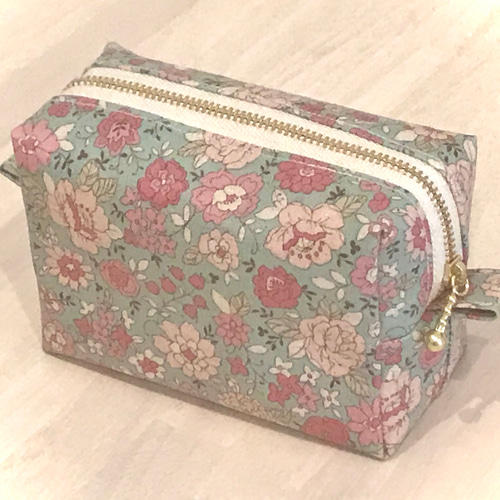 Creema限定♪ラミネートポーチ 仕切り ポケット コスメポーチや 