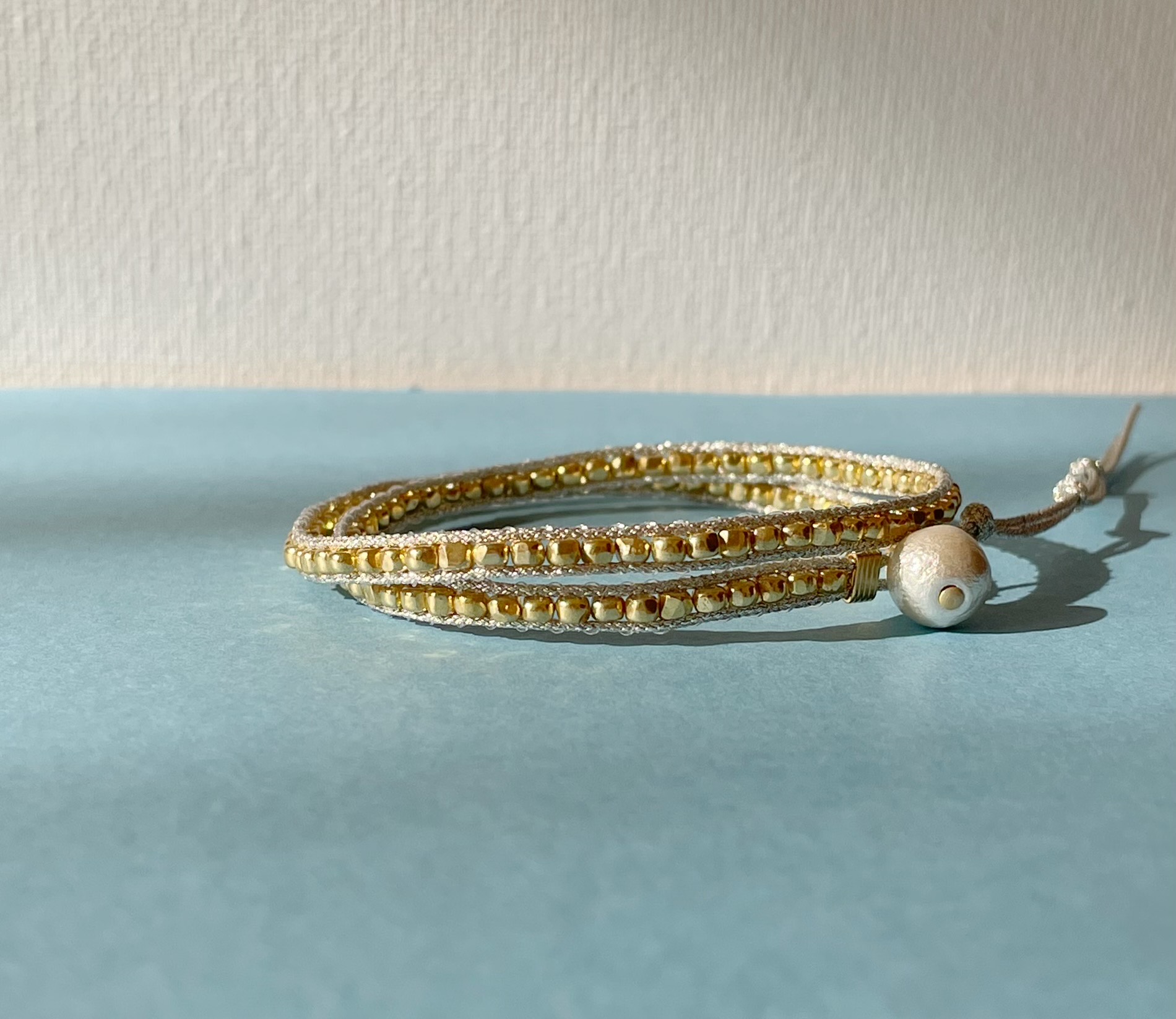 No.209_【gold】2mmビーズ　2連ラップブレス