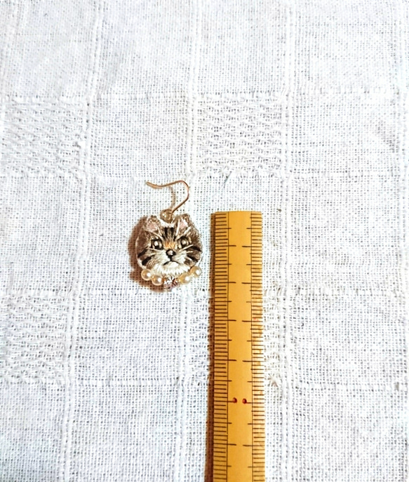 【受注制作作品】キジトラ猫の 刺繍 ピアス・イヤリング 3枚目の画像