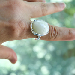 不思議の国の玉子ホワイトオパール ring 3枚目の画像