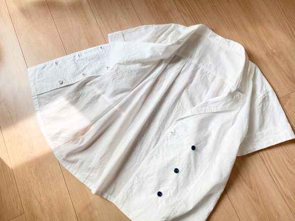 ゆったりとしたダブルのオーバーシャツ( コットン  オフホワイト ) 10枚目の画像