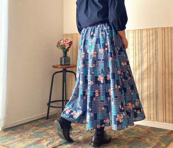 〈sold out〉レトロなブルーの花柄フレアスカート  ロングスカート 〚一点物〛 3枚目の画像