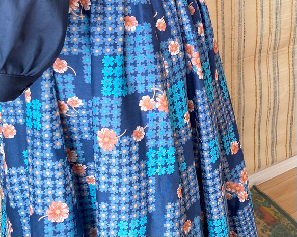 〈sold out〉レトロなブルーの花柄フレアスカート  ロングスカート 〚一点物〛 6枚目の画像