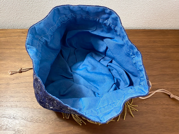 ヴィンテージシルク生地を使用した 丸巾着  紺 カラシ色のフリンジ 付き 4枚目の画像